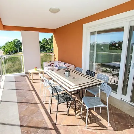 Sunshine 9 * Funtana